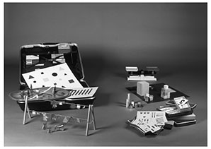  jean_piaget_et_barbel_inhelder_valise_pedagogique_1948_-_collection_fpse